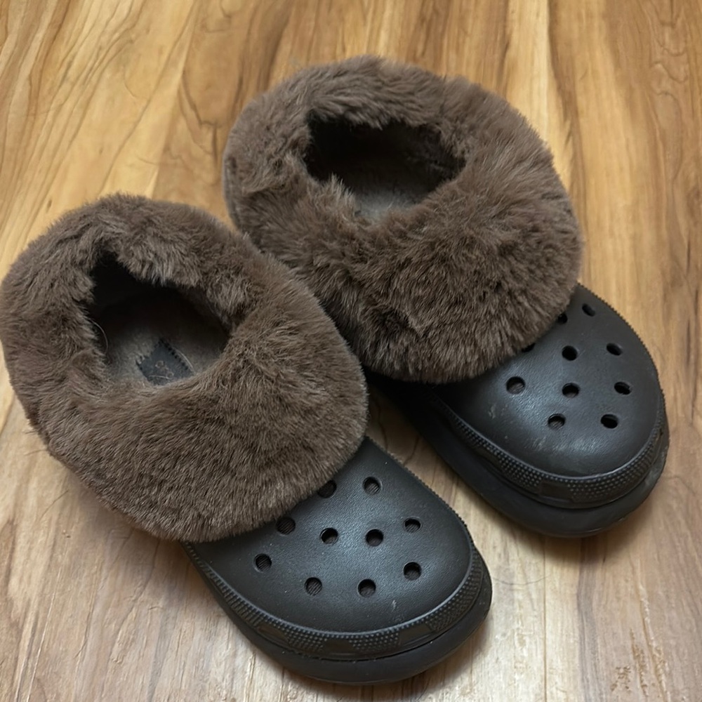 CROCS Brown Fuzzy Lined Mules